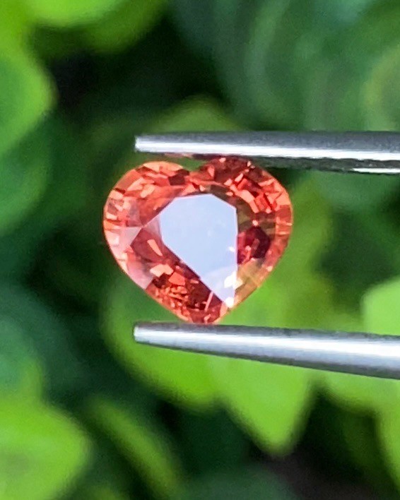 พลอย ออเรนจ์ แซฟไฟร์ Orange Sapphire สีส้ม 1.20 กะรัต (Cts.) พลอยแท้ อัญมณีมงคลประจําวันเกิด เครื่องประดับพลอย