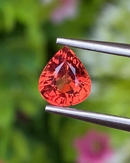 พลอย ออเรนจ์ แซฟไฟร์ Orange Sapphire 0.99 กะรัต (Cts.) พลอยแท้ อัญมณีมงคลประจําวันเกิด เครื่องประดับพลอย