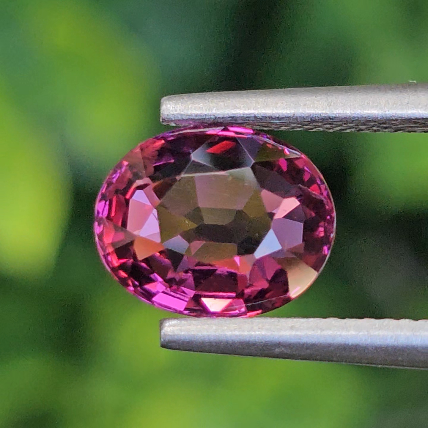 พลอย อุมบาไลต์ การ์เน็ต Umbalite Garnet 1.56 กะรัต (Cts.) ดิบ Unheated ลอยแท้ อัญมณีมงคลประจําวันเกิด เครื่องประดับพลอย