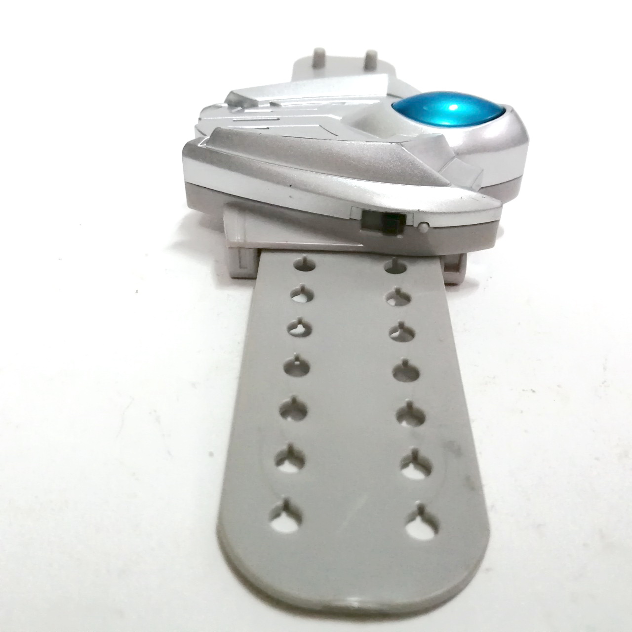 ซาก้า เบลซเลท อุปกรณ์แปลงร่างรวม สำหรับ3อุลตร้าแมน คือ อุลตร้าแมนซีโร่, อุลตร้าแมนไดน่า และ อุลตร้าแมนคอสมอส รวมร่างกัน เป็นอุลตร้าแมนซาก้า ขนาดตามภาพ กดปุ่มมีเสียง สภาพดี มีรอยบ้าง อุปกรณ์ครบ รวมสายสภาพดี