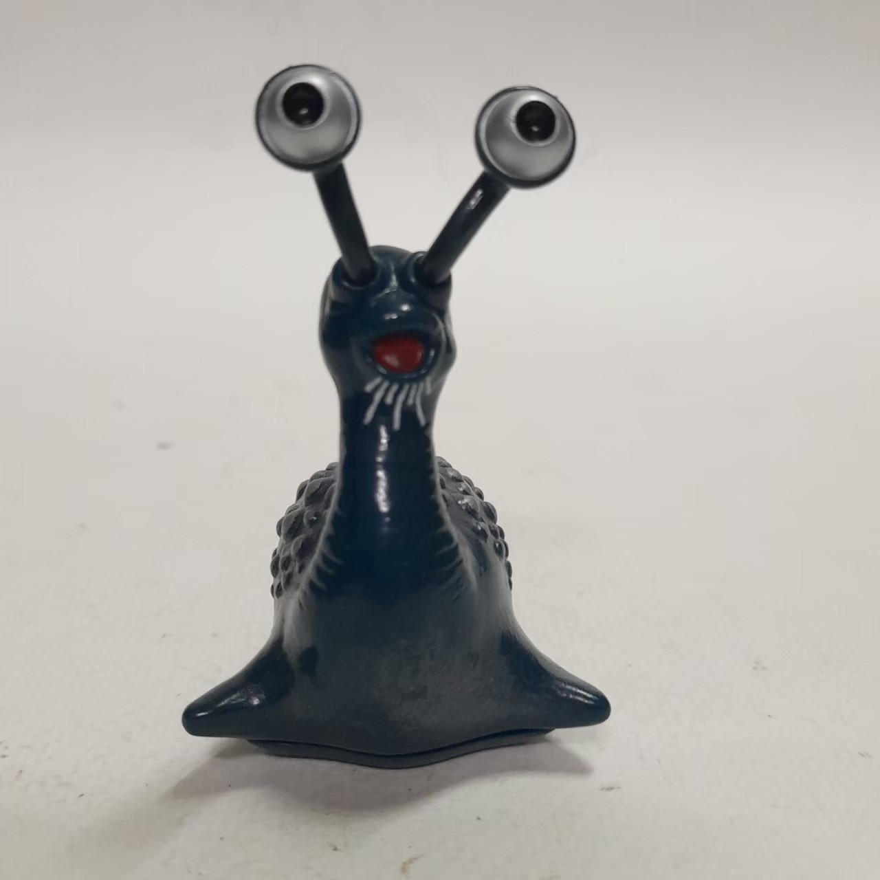 ซอฟ3.5 นิ้ว รุ่นบลูมาร์ค รีโปรดักซ์โดย บันไดขนาดตามรูป สัตว์ประหลาดนาเมกอน จากอุลตร้าคิว มือสองสภาพดีมีรอยบ้าง