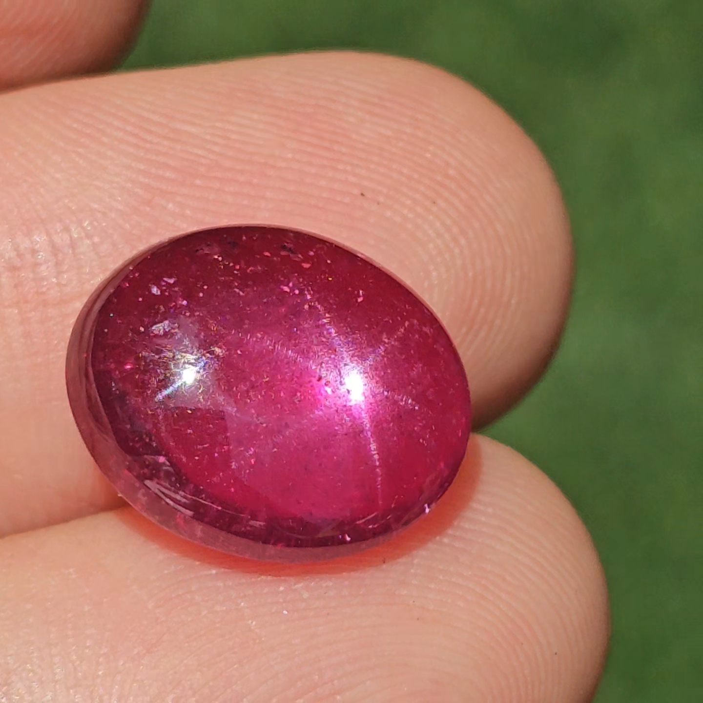 พลอย ทับทิม สตาร์ แซฟไฟร์ Ruby Star Sapphire 10.71 กะรัต (Cts.) พร้อมใบเซอร์ พลอยแท้ อัญมณีมงคลประจําวันเกิด เครื่องประดับพลอย