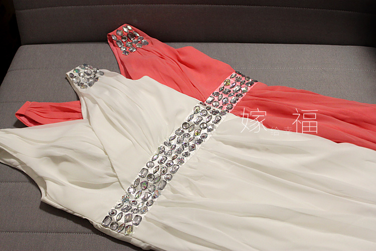 Pre-order ชุดราตรียาว แขนกุด คอวีลึก แต่งเพชรที่เอวกับไหล่ ผ้าชีฟองกระโปรง 2 ชั้น ซิปซ่อน