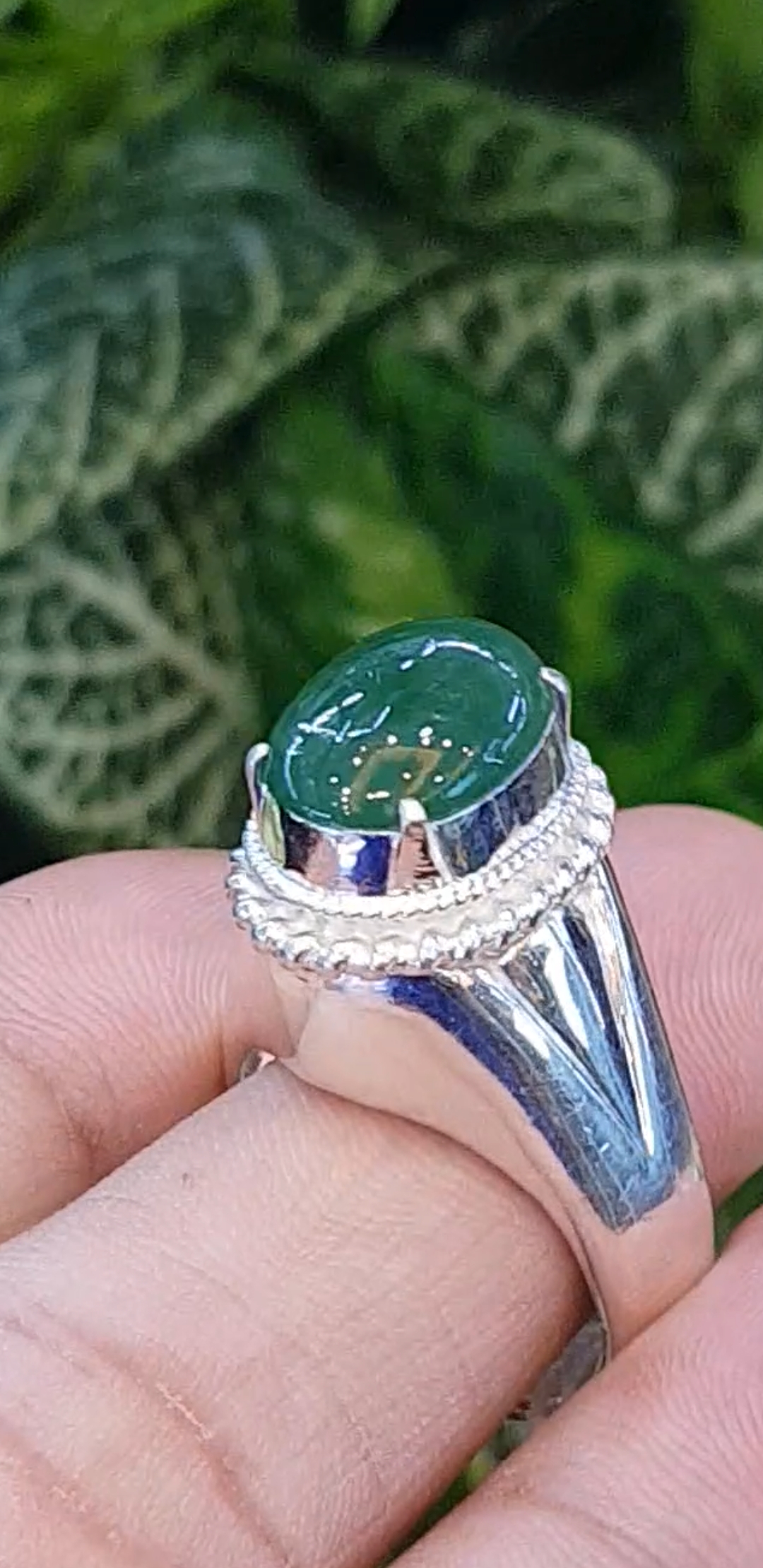 หยก พม่า แท้ Jade แหวนหยก 翡翠戒指 (Jadeite ring) 4.47 กะรัต (Cts.) (Size) 60 ดิบ ไม่ผ่านการปรับปรุง (Type A) พม่า (Myanmar)