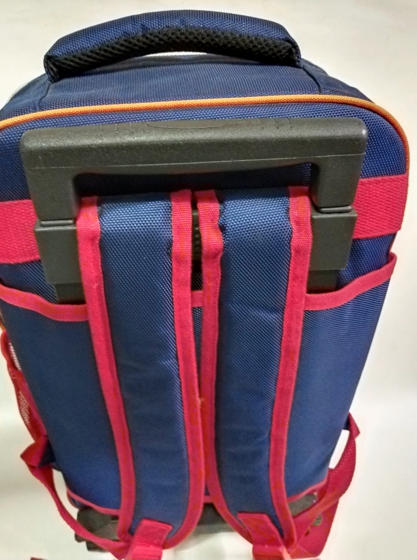 กระเป๋าล้อลาก Paulfrank พอลแฟร้งค์ All Stars Football สีน้ำเงิน ขนาดประมาณ 14" สูง 16"*11*5", ของแท้ ของใหม่ มีป้าย ** สีด้านบนซีดเล็กน้อยตามภาพ