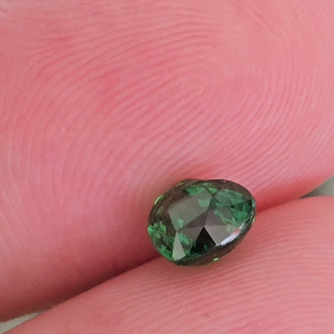 พลอย ซาโวไรท์ Tsavorite Garnet 1.16 กะรัต (Cts.) ดิบ Unheated พร้อมใบเซอร์ อัญมณีมงคลประจําวันเกิด เครื่องประดับพลอย