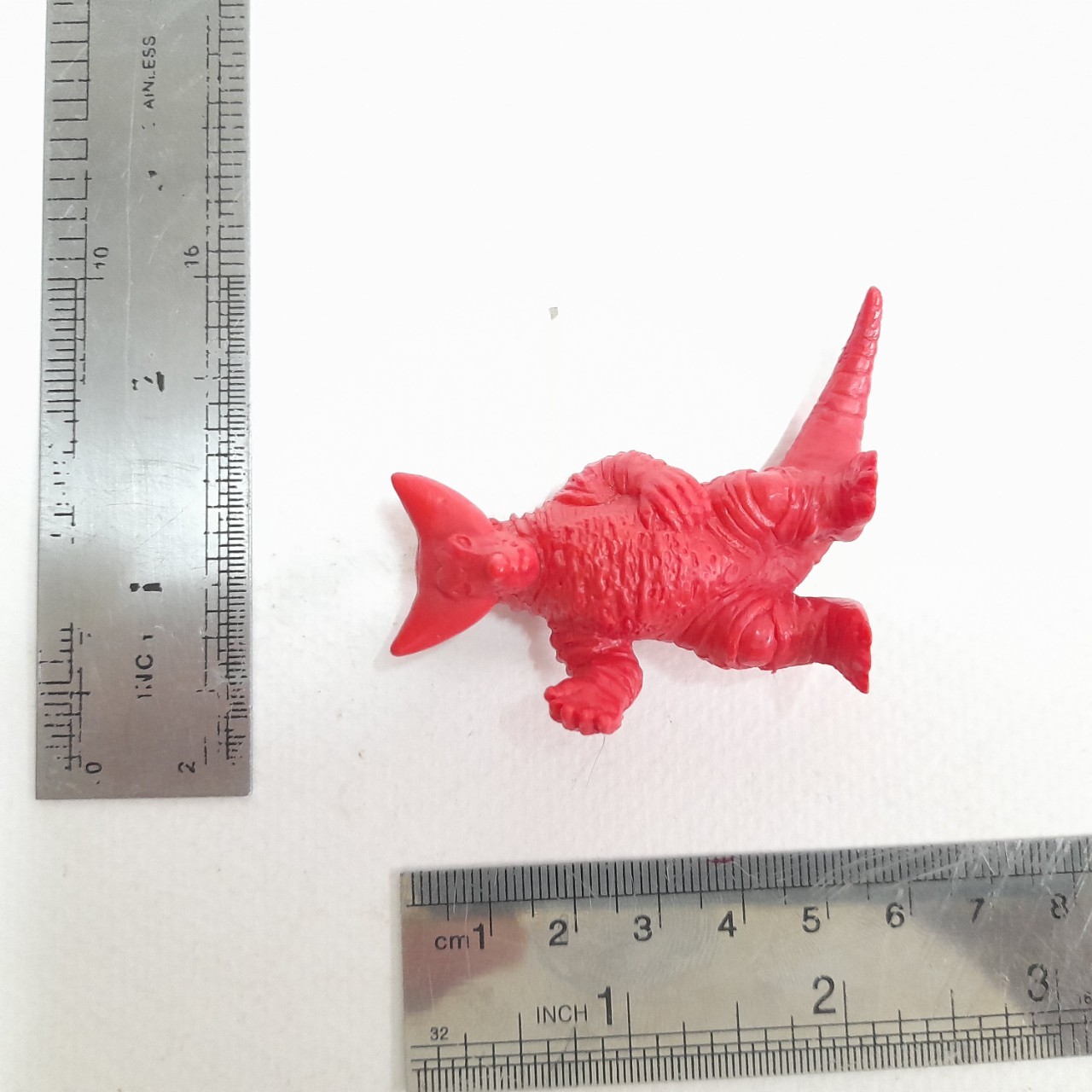 มีหลายภาพ,ตุ่นยาง โกโมร่า ขนาดราว 2 นิ้ว งานญี่ปุ่น มือสองสภาพดี มีรอยบ้าง