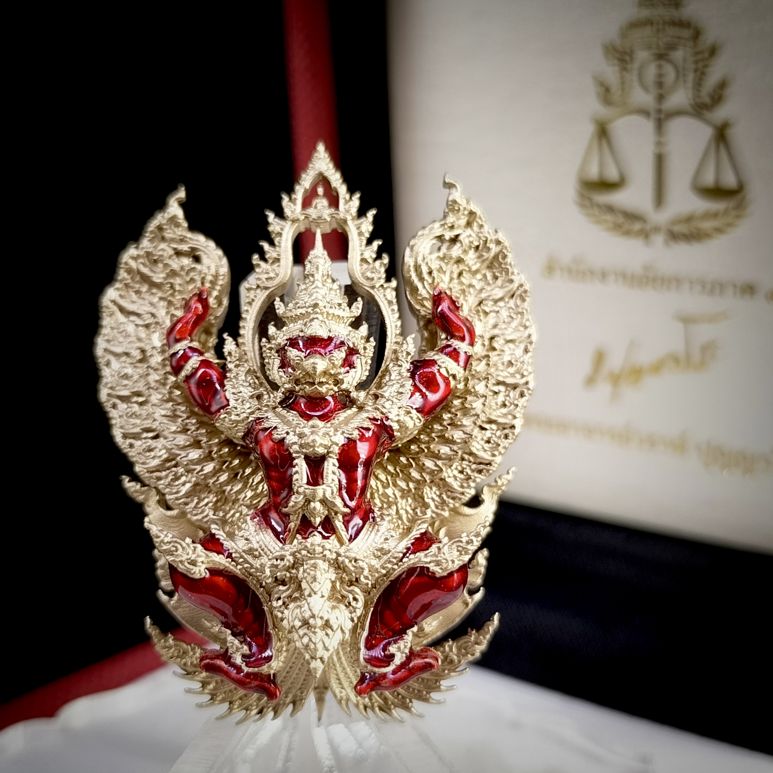 พญาครุฑเทวราช มหาบารมี4ทิศ (หลวงพ่อวราห์) เนื้อไวท์บรอนซ์ลงยาแดง