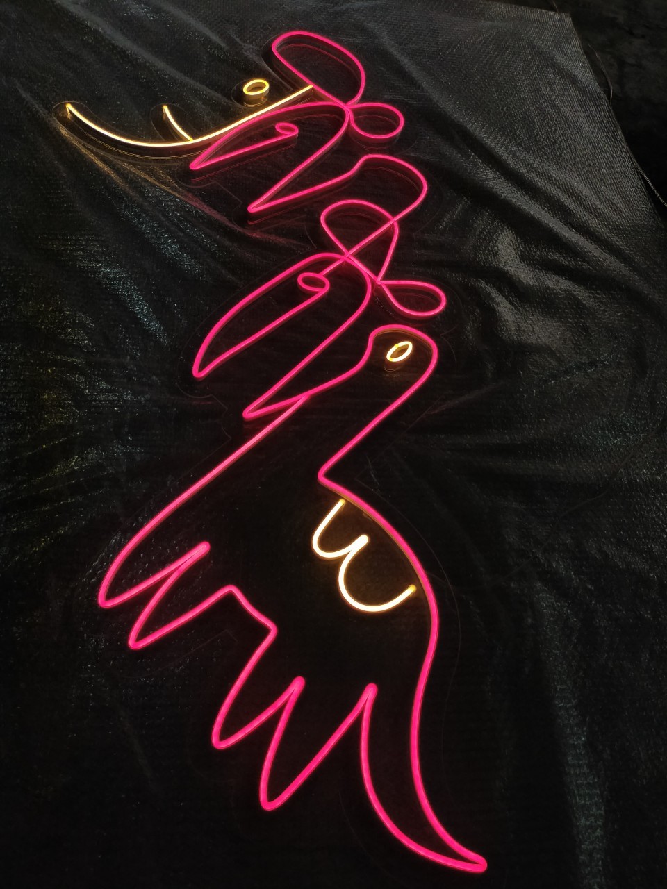 ไฟนีออน เฟค