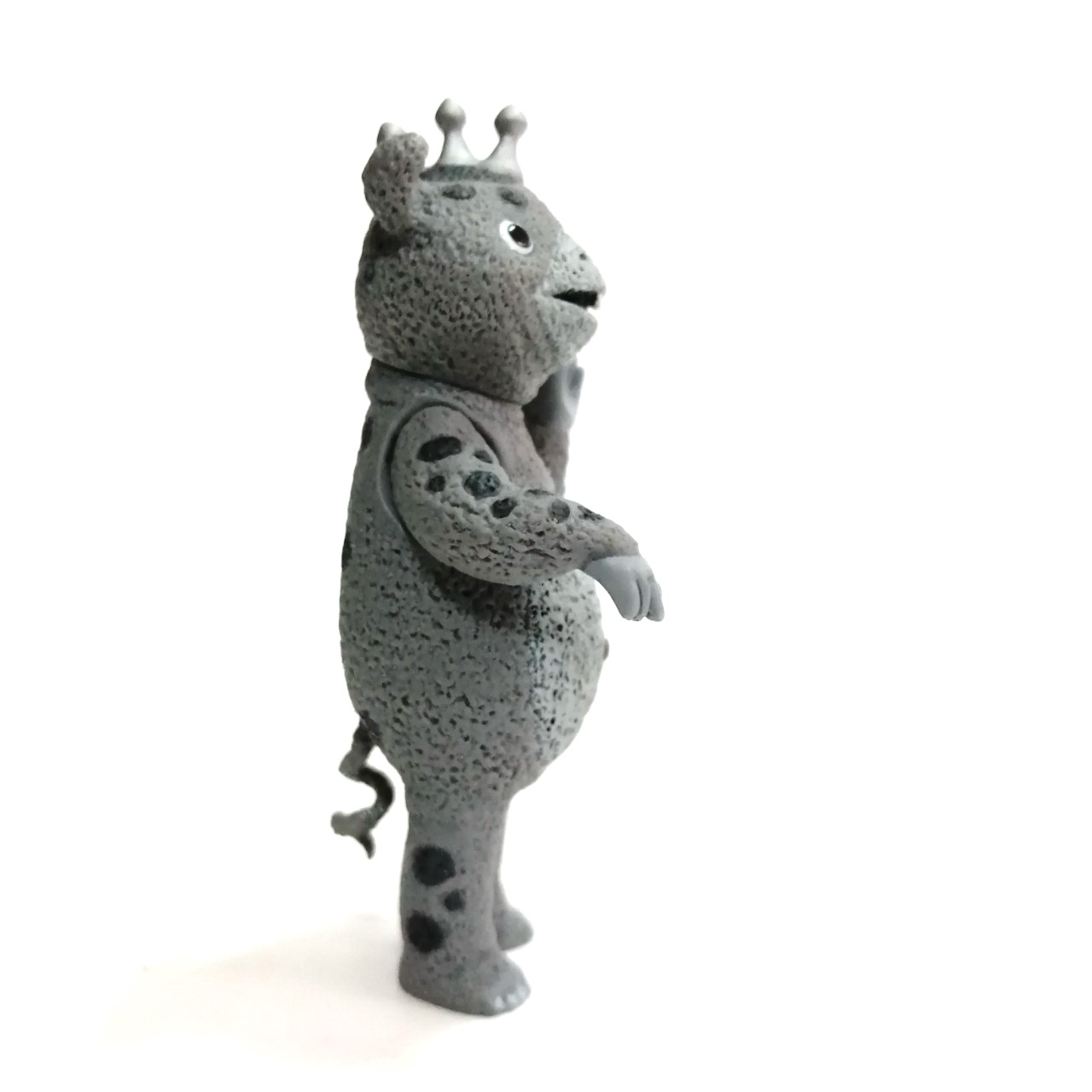 ซอฟ ขนาด3นิ้ว ไคจู บุสก้า (บุสก้าจอมอภินิหาร)รุ่นบุสก้าโบกมือ สีเทา ขนาดตามรูป สภาพดี