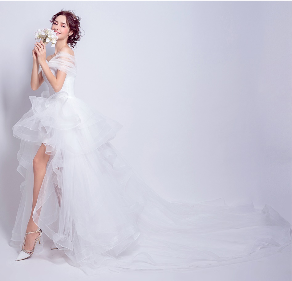 Pre-order ชุดแฟนซี ชุดเจ้าสาว ชุดราตรี ชุดเจ้าสาว ไหล่ปาด สีขาว หน้าสั้นหลังยาว ผ้าไหมแก้ว เชือกผูกหลัง