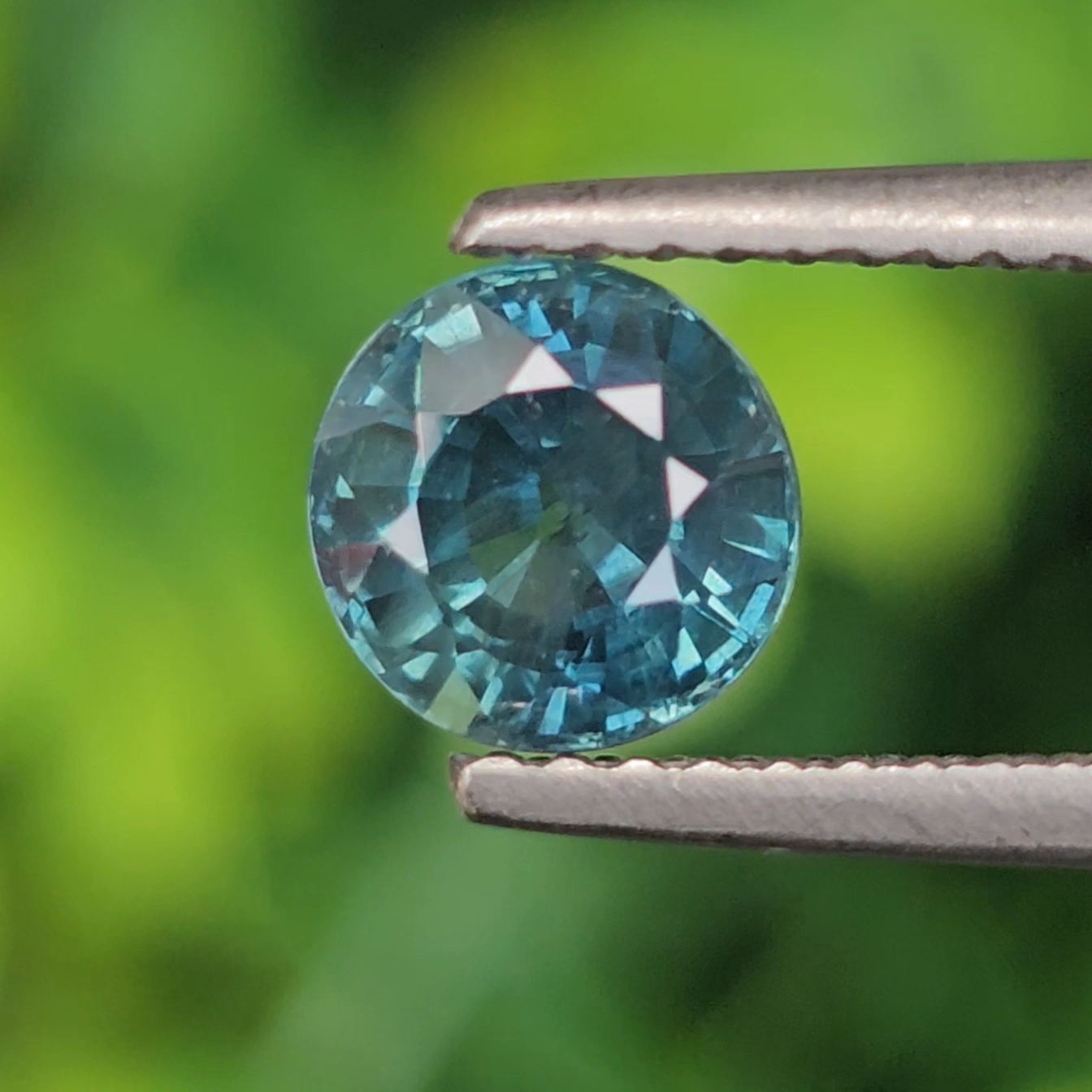 พลอย แซปไฟร์สีน้ำเงินอมเขียว Teal Sapphire 1.34 กะรัต (Cts.) พลอยแท้ อัญมณีมงคลประจําวันเกิด เครื่องประดับพลอย