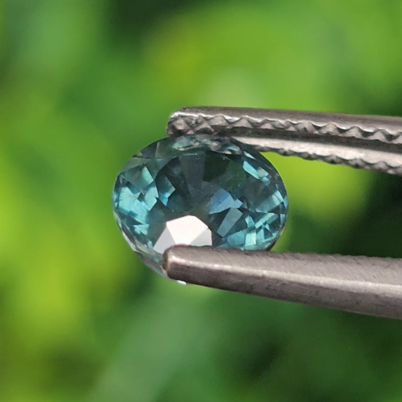 พลอย แซปไฟร์สีน้ำเงินอมเขียว Teal Sapphire 1.34 กะรัต (Cts.) พลอยแท้ อัญมณีมงคลประจําวันเกิด เครื่องประดับพลอย