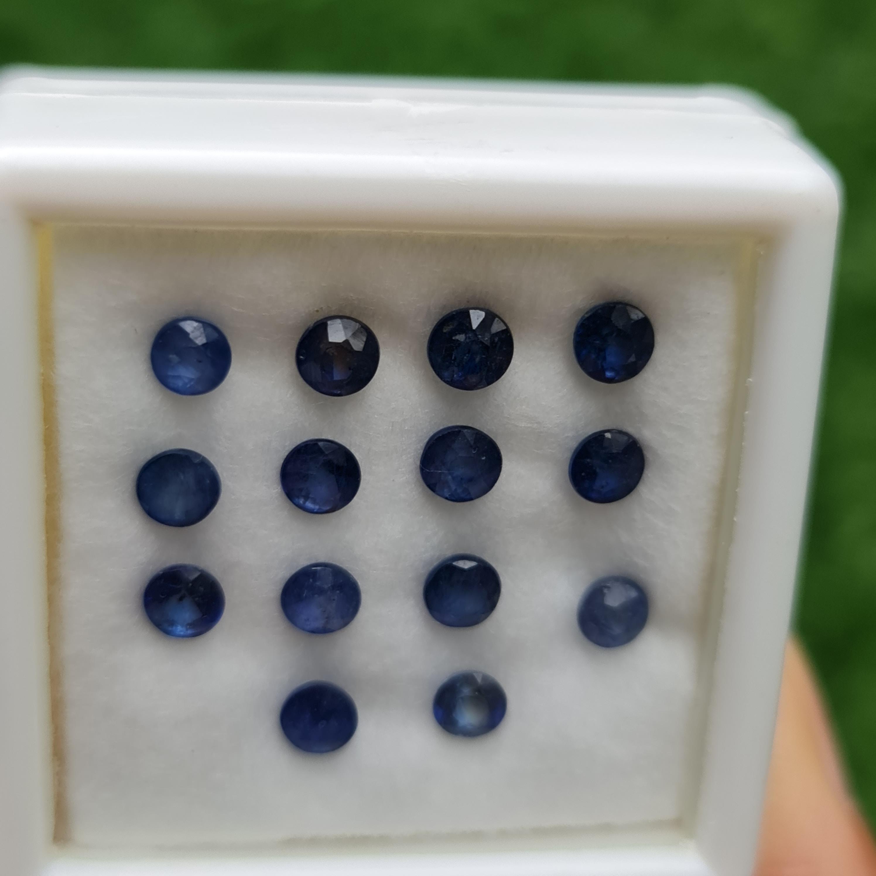 พลอย ไพลิน blue sapphire 4.52 กะรัต (Cts.) 14 เม็ด (pcs.) พลอยแท้ อัญมณีมงคลประจําวันเกิด เครื่องประดับพลอย