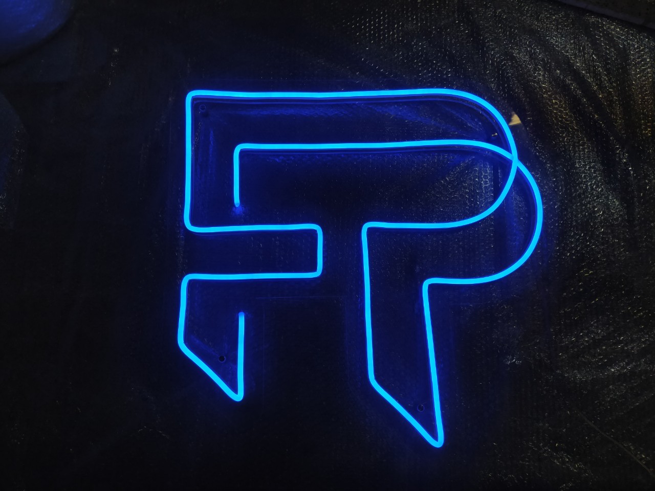 ไฟนีออน เฟค