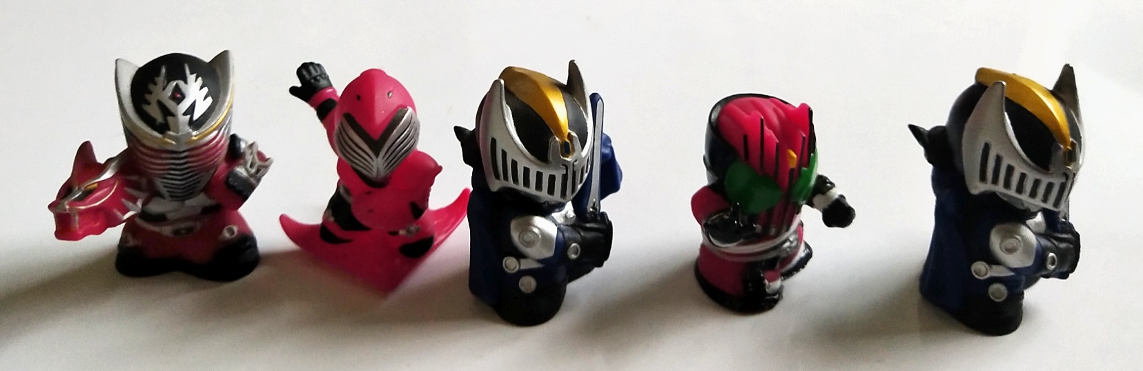 ของเล่น ของสะสมมาส์คไรเดอร์ ตุ๊กตาสวมนิ้ว รวมไรเดอร์เฮเซย์ มี 4 ตัว ไรเดอร์ริวคิ /ไรเดอร์ไนท์2ตัว/ไรเดอร์ไรอา /ฟรเดอร์ดีเคท ขายยกชุด 5ตัว