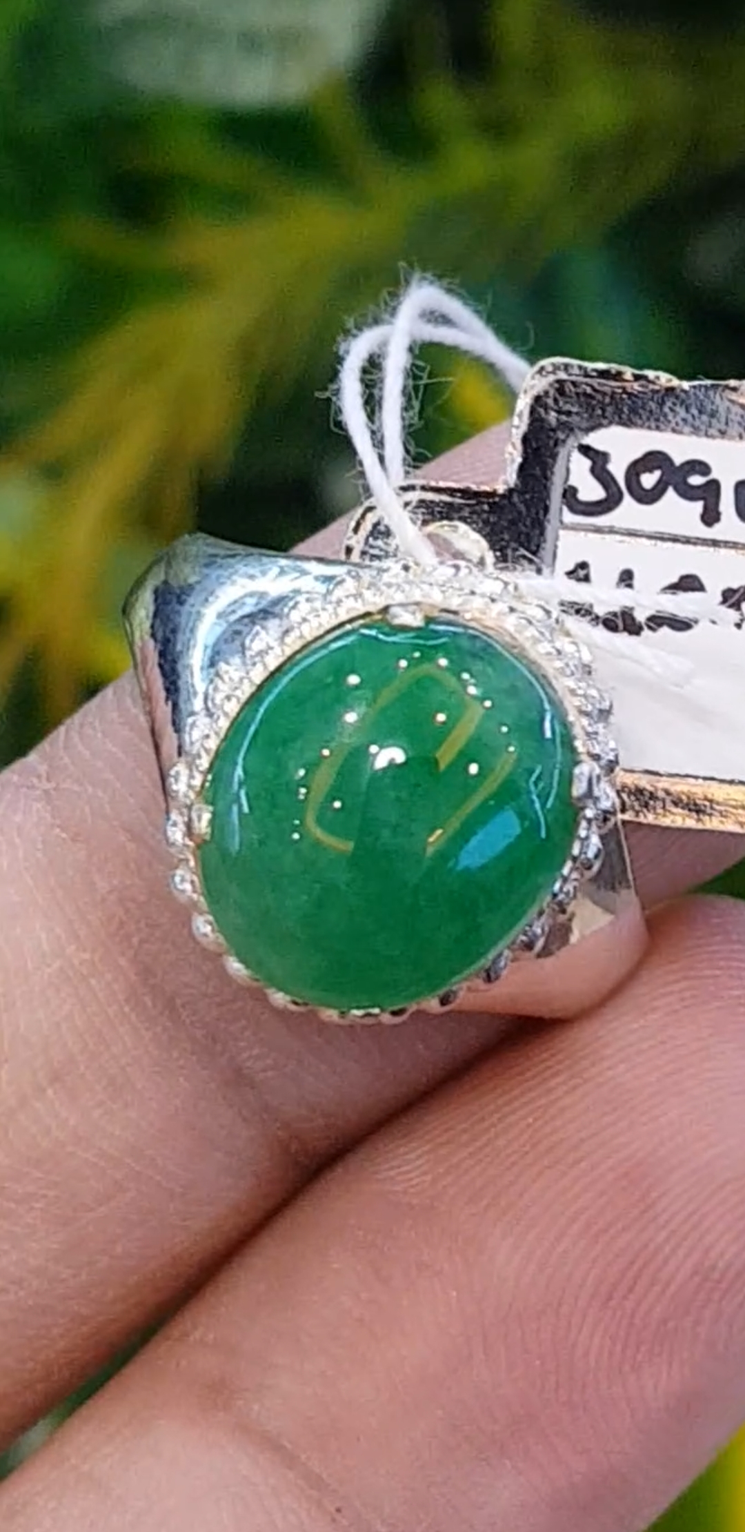 หยก พม่า แท้ Jade แหวนหยก 翡翠戒指 (Jadeite ring) 3.12 กะรัต (Cts.) ดิบ ไม่ผ่านการปรับปรุง (Type A) พม่า (Myanmar)