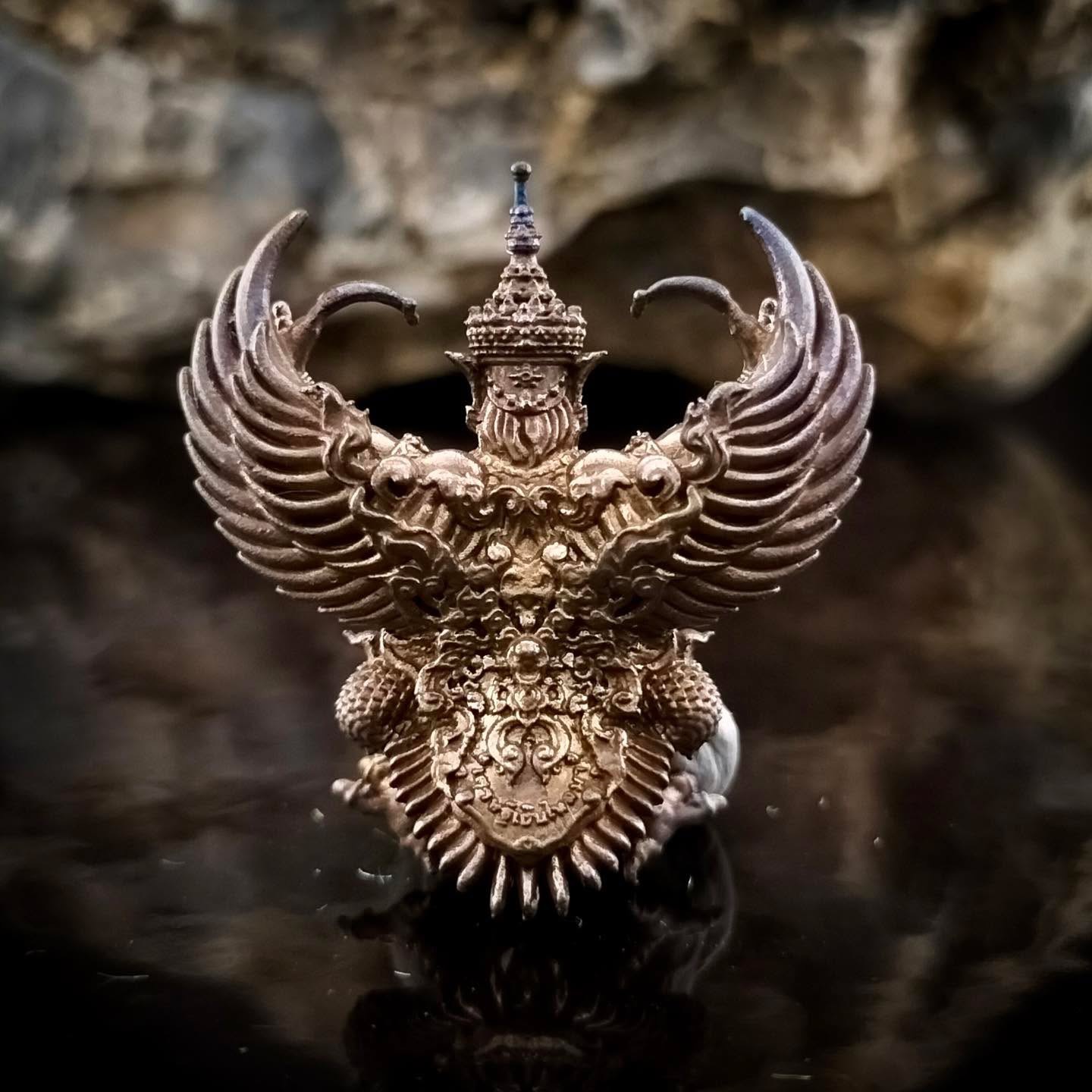 พญาครุฑ รุ่น เศรษฐีเงินไหลมา