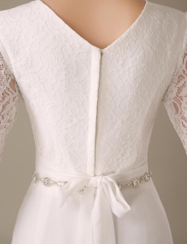 พร้อมส่ง ชุดราตรียาว แขนสามส่วน สีขาว แต่งลูกไม้ช่วงบน (ลูกไม้เนื้อนิ่ม) ตัวกระโปรงเป็นผ้าชีฟอง ช่วงเอวแต่งเพชร สวยหรู (L - 3XL)