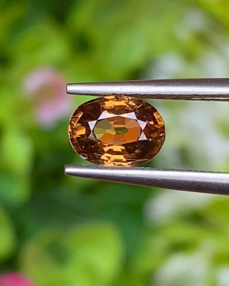 พลอย เพทาย (Zircon) 1.39 กะรัต (Cts.) พลอยแท้ อัญมณีมงคลประจําวันเกิด เครื่องประดับพลอย