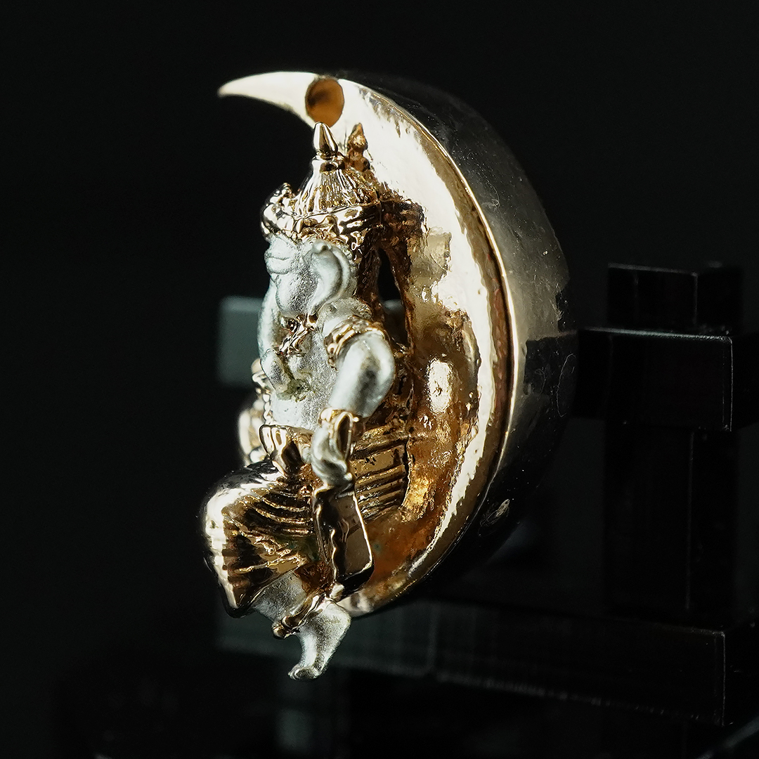 พระพิฆเนศน้อย ประทับจันทร์ รหัส K1 เนื้อสัมฤทธิ์ชุบ 2 กษัตริย์ (เงิน-นาค)