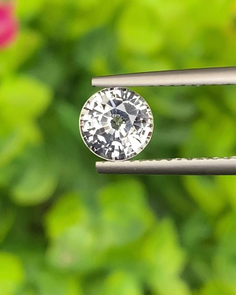 พลอย ไวท์ แซฟไฟร์ (White/Colorless Sapphire) 1.21 กะรัต Cts. ดิบ Unheated พร้อมใบเซอร์ (พลอยฝากขาย) พลอยแท้ อัญมณีมงคลประจําวันเกิด เครื่องประดับพลอย