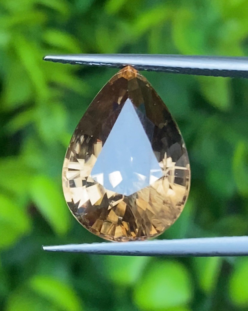 พลอย เพทาย Natural Zircon 14.34 กะรัต (Cts.) พร้อมใบเซอร์ พลอยแท้อัญมณีมงคล ประจําวันเกิด เครื่องประดับพลอย