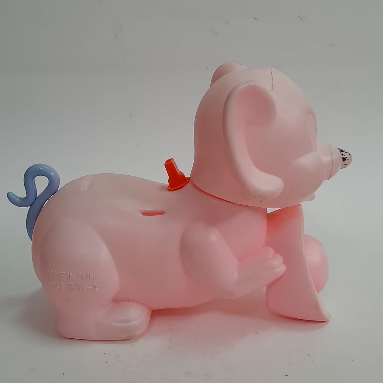 กระปุกออมสินเรโทร**มีหลายภาพ มีรอยสีเลอะเลือนบ้างงานโปร่ง งานไทย มีตราปั๊มที่ก้น ขนาดตามรูป มือสองสภาพดี