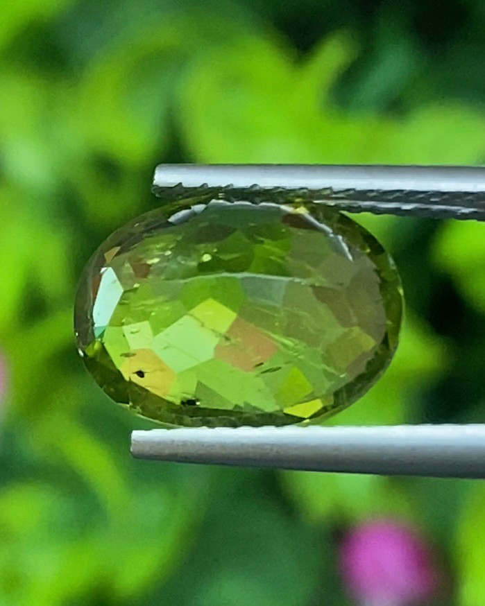 พลอย เพอริดอต Peridot 4.76 กะรัต (Cts.) พลอยแท้ อัญมณีมงคลประจําวันเกิด เครื่องประดับพลอย