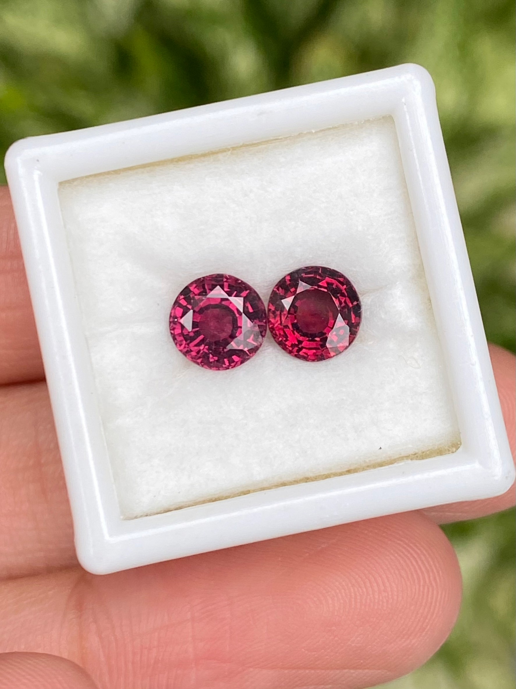 พลอย โรโดไลต์ กาเน็ท Rhodolite Garnet 2 เม็ด Pcs. 2.50 กะรัต Cts.พลอยแท้ อัญมณีมงคลประจําวันเกิด เครื่องประดับพลอย