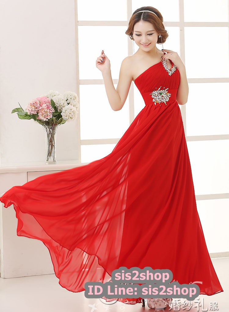 พร้อมส่ง ชุดราตรียาว ไหล่เดียว สีแดง ผ้าชีฟอง แต่งเลื่อม+มุก ช่วงเนินอกและเอว