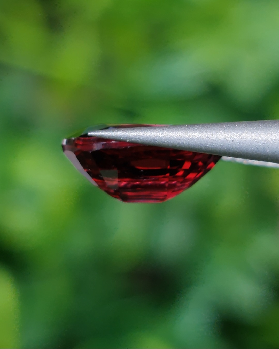 พลอย โรโดไลต์ กาเน็ท Rhodolite Garnet 2.50 กะรัต Cts.พลอยแท้ อัญมณีมงคลประจําวันเกิด เครื่องประดับพลอย