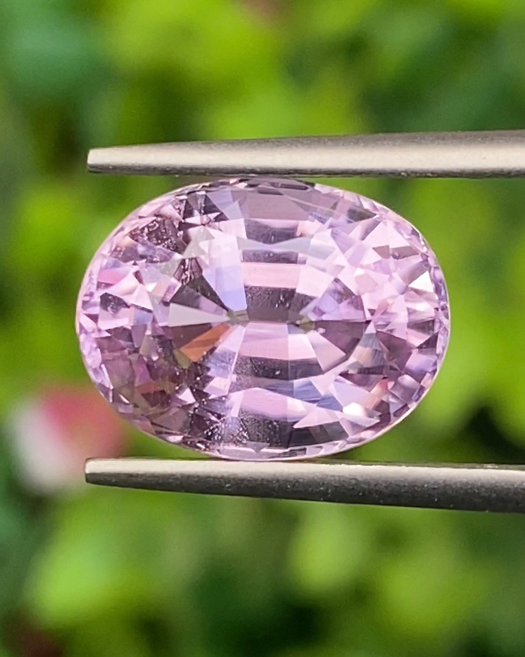 พลอย คุนไซท์ Kunzite 6.30 กะรัต (Cts.) พลอยแท้อัญมณีมงคล ประจําวันเกิด เครื่องประดับพลอย