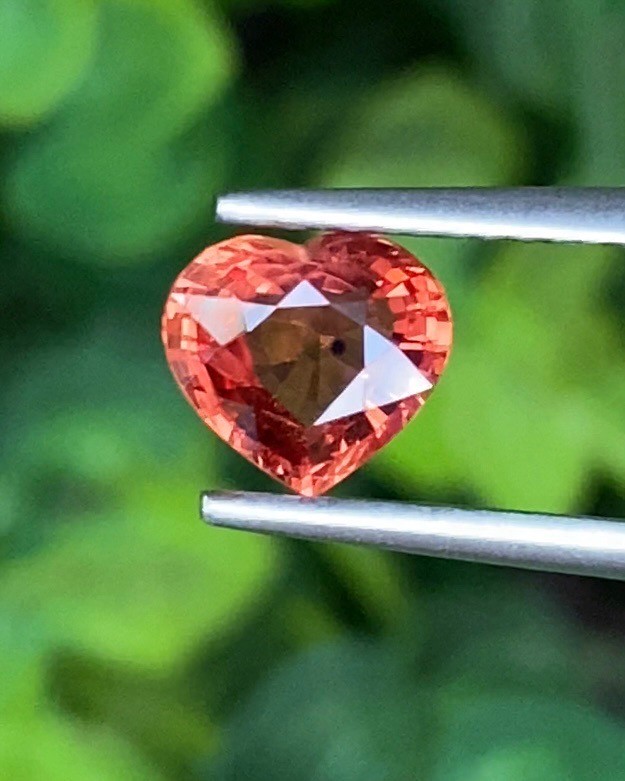 พลอย ออเรนจ์ แซฟไฟร์ Orange Sapphire สีส้ม 1.20 กะรัต (Cts.) พลอยแท้ อัญมณีมงคลประจําวันเกิด เครื่องประดับพลอย