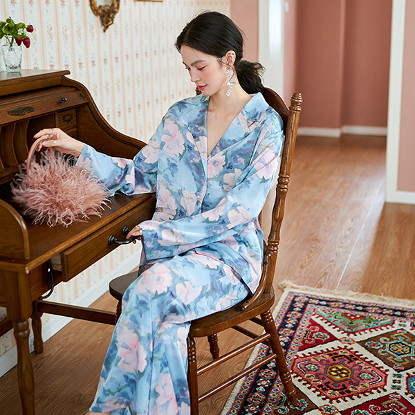 🚩พร้อมส่ง🚩ชุดนอนซาติน Silk Satin ไหมซาตินเกรดพรีเมี่ยม สีพาสเทลพิมพ์ลายดอกน่ารัก ผ้านุ่มลื่นละมุนผิว (ST121)