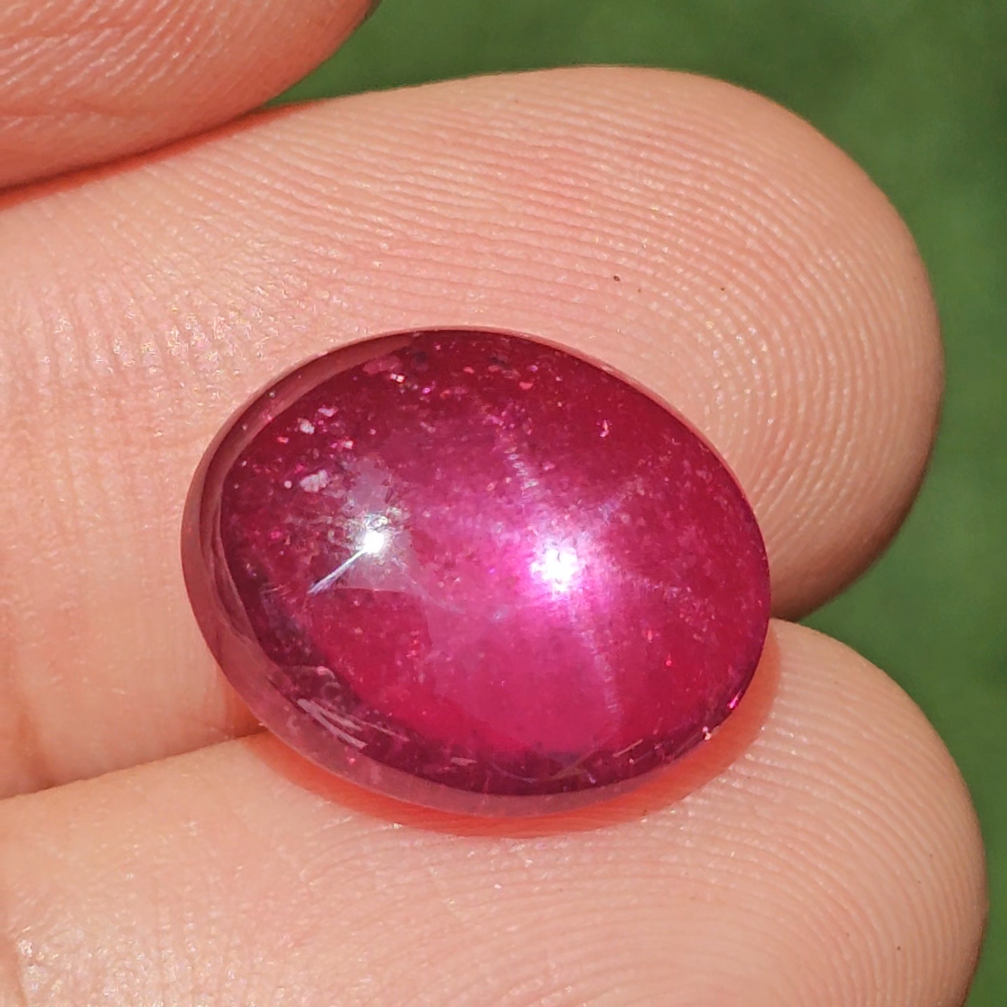 พลอย ทับทิม สตาร์ แซฟไฟร์ Ruby Star Sapphire 10.71 กะรัต (Cts.) พร้อมใบเซอร์ พลอยแท้ อัญมณีมงคลประจําวันเกิด เครื่องประดับพลอย