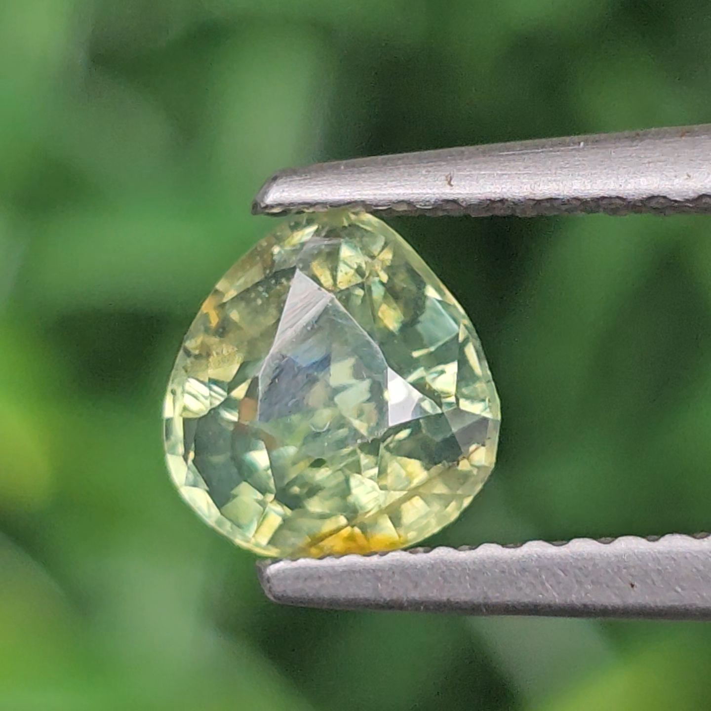 พลอย เพทาย Natural Zircon 1.29 กะรัต (Cts.) ดิบ พลอยแท้อัญมณีมงคล ประจําวันเกิด เครื่องประดับพลอย