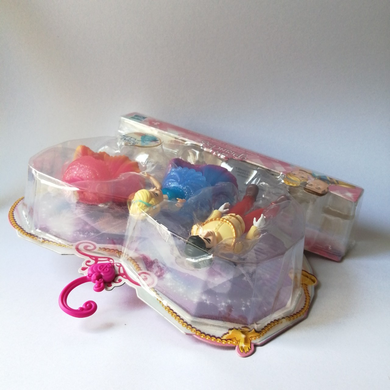 เซ็ทตุ๊กตา เจ้าหญิงซินเดอเรลล่า และเจ้าชายผู้ทรงเสน่ห์ ในชุดเต้นรำ, คอลเล็กชั่น รอแยลคลิป, ชุดสามารถแกะจากตัวและแปะกลับที่ตัวได้ มีชุดเสริมสำหรับเจ้าหญิง, ขนาดตามภาพ