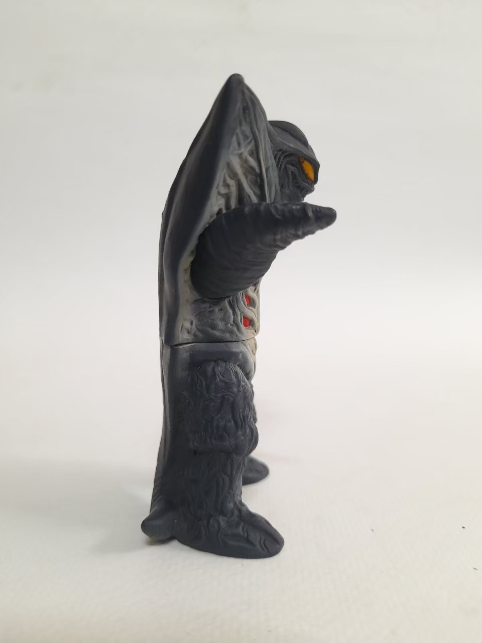 มีหลายภาพ,ซอฟ 4 นิ้ว สัตว์ประหลาด กาซอร์ด จาก อุลตร้าแมนทีก้า ขนาดตามรูปมือสองสภาพดีมีรอยบ้าง มีปั๊ม