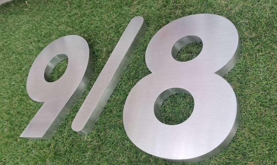 ป้ายบ้านเลขที่ ป้ายอักษรสแตนเลสสีเงินแฮร์ไลน์