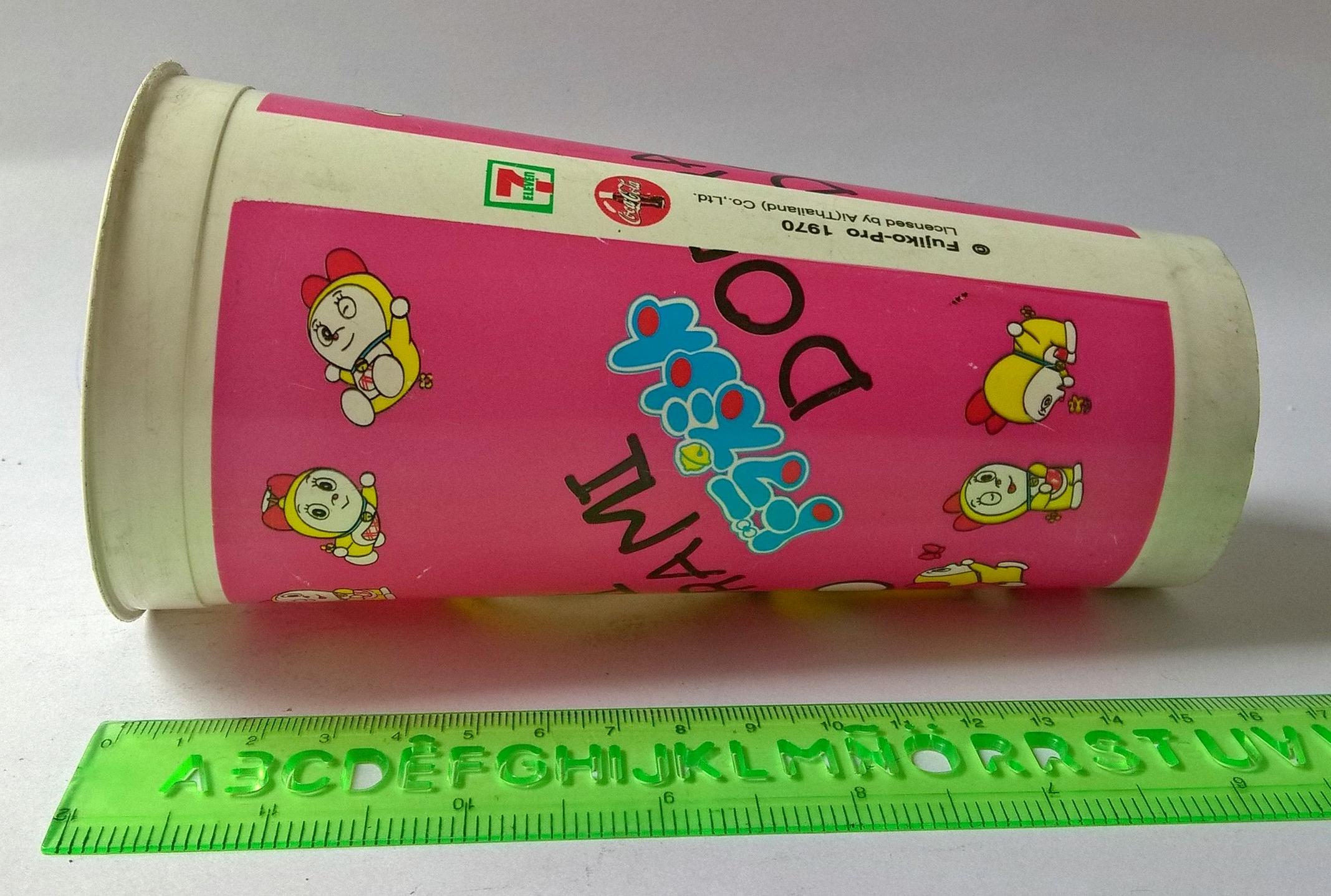 แก้วน้ำพลาสติกสีชมพู งานเก่า พิมพ์ลาย โดเรมี่ จากการ์ตูน เรื่อง โดราเอม่อน Doraemon Fujoko Pro 1970 ของสะสมจาก 7-11 ของเก่า โปรดตรวจสอบทุกภาพ