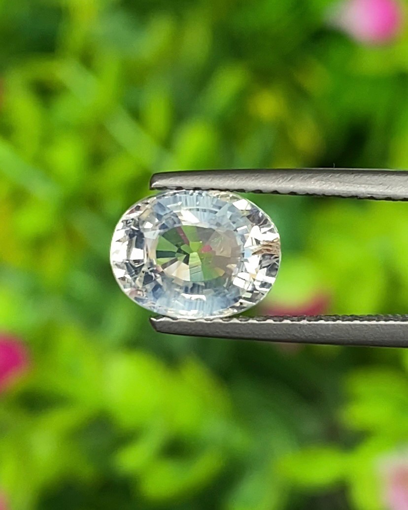 พลอย ขาว ไวท์ แซฟไฟร์ White Sapphire 2.08 กะรัต (Cts.) พลอยแท้ อัญมณีมงคลประจําวันเกิด เครื่องประดับพลอย