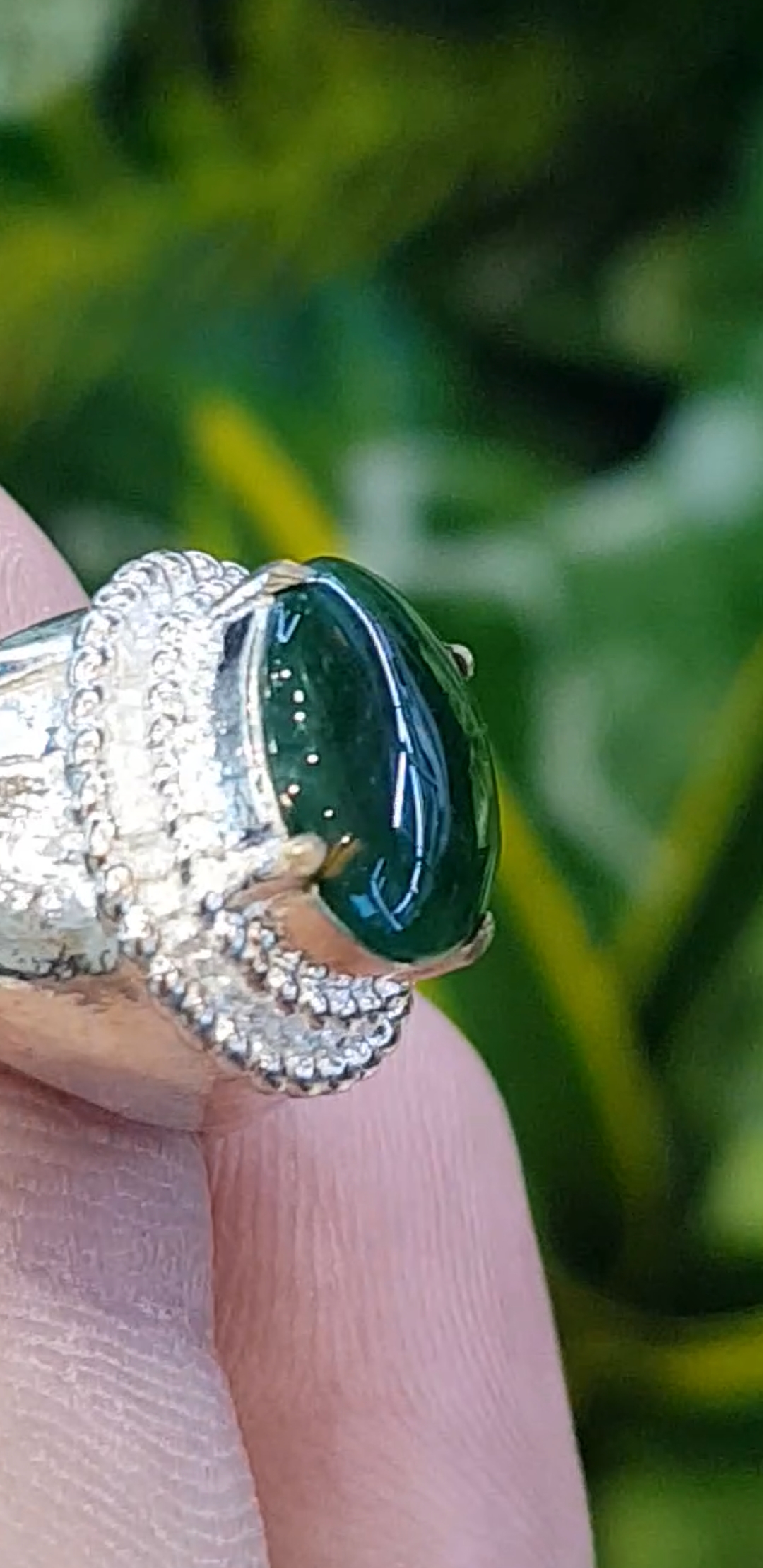 หยก พม่า แท้ Jade แหวนหยก 翡翠戒指 (Jadeite ring) 1.23 กะรัต (Cts.) ดิบ ไม่ผ่านการปรับปรุง (Type A) พม่า (Myanmar)
