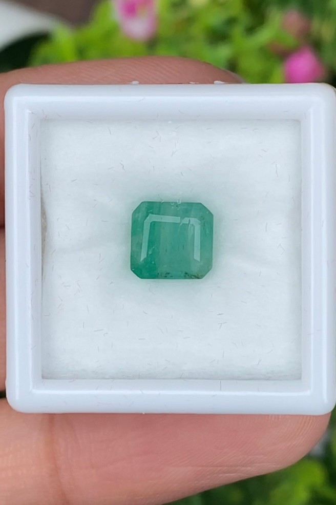 พลอย มรกต Natural Emerald แซมเบีย 1.84 กะรัต (Cts.) พลอยแท้ อัญมณีมงคลประจําวันเกิด เครื่องประดับพลอย