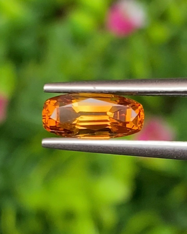 พลอย บุษราคัม yellow sapphire 1.49 กะรัต (Cts.) พลอยแท้ อัญมณีมงคลประจําวันเกิด เครื่องประดับพลอย