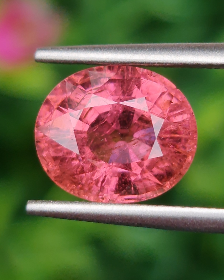 พลอย ชมพู พิ้งค์ ทัวร์มารีน (Pink Tourmaline) 4.06 กะรัต (Cts.) อัญมณีมงคลประจําวันเกิด เครื่องประดับพลอย