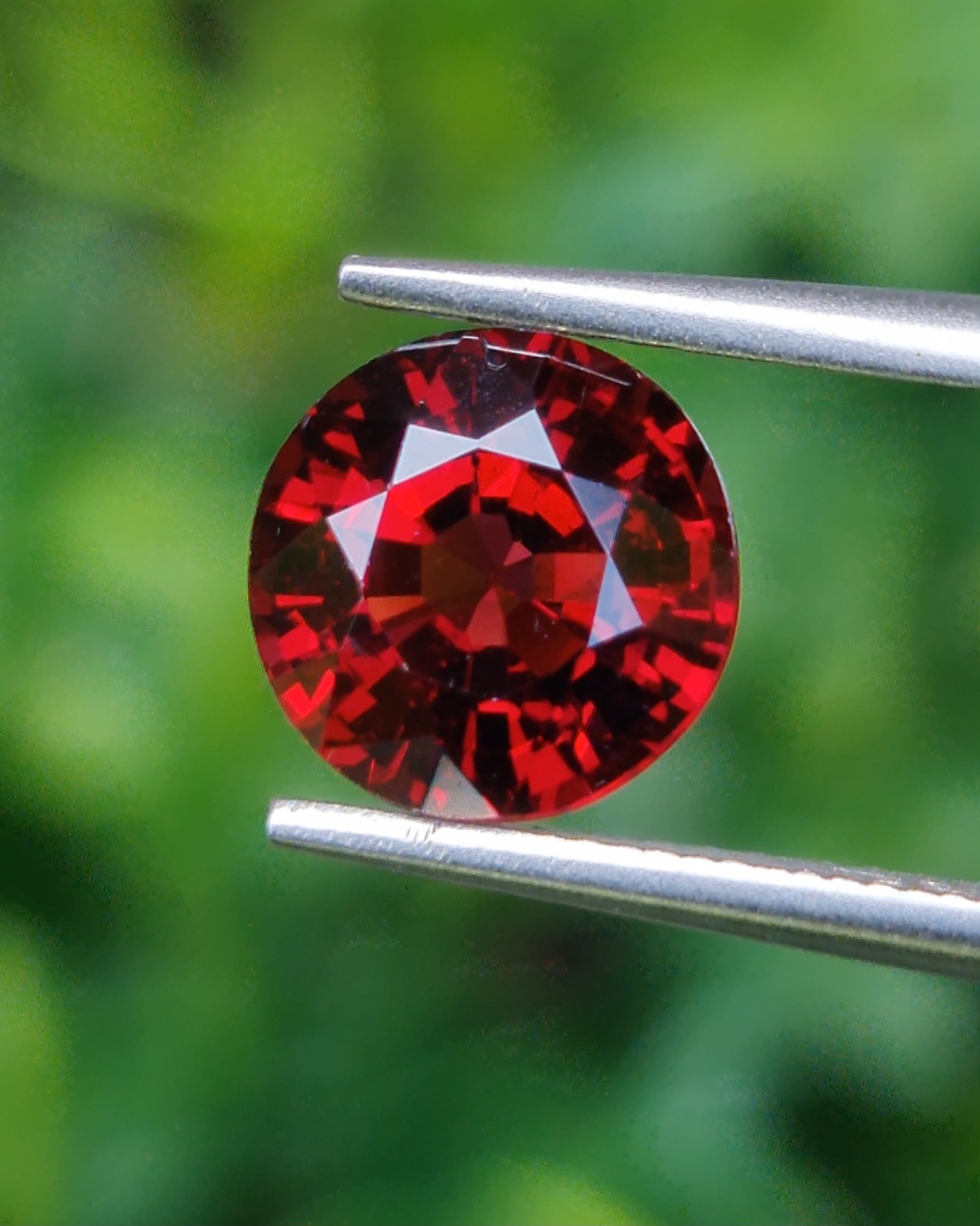 พลอย โรโดไลต์ กาเน็ท Rhodolite Garnet 2.35 กะรัต Cts.พลอยแท้ อัญมณีมงคลประจําวันเกิด เครื่องประดับพลอย