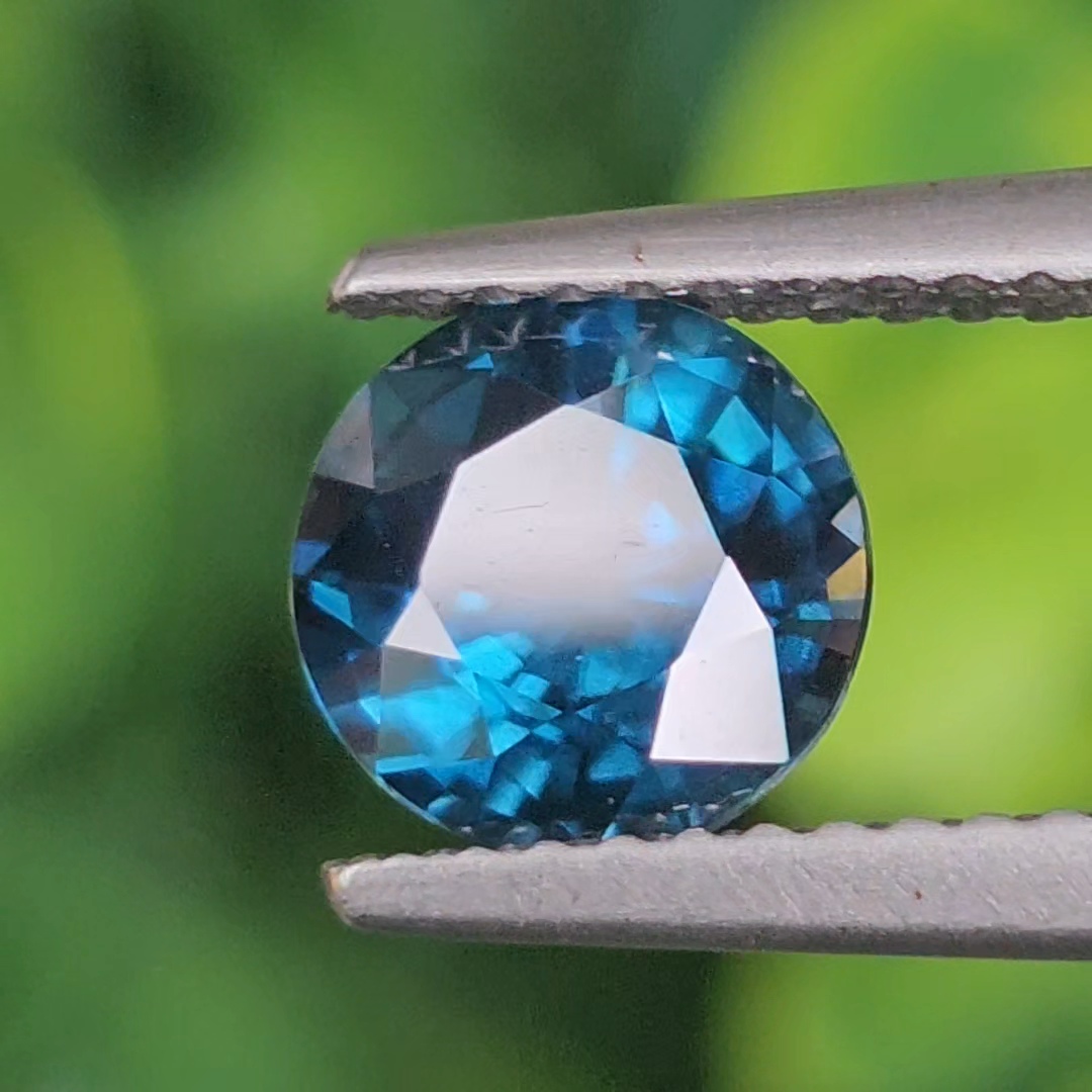 พลอย เพทาย Natural Zircon 1.93 กะรัต (Cts.) พร้อมใบเซอร์ พลอยแท้อัญมณีมงคล ประจําวันเกิด เครื่องประดับพลอย