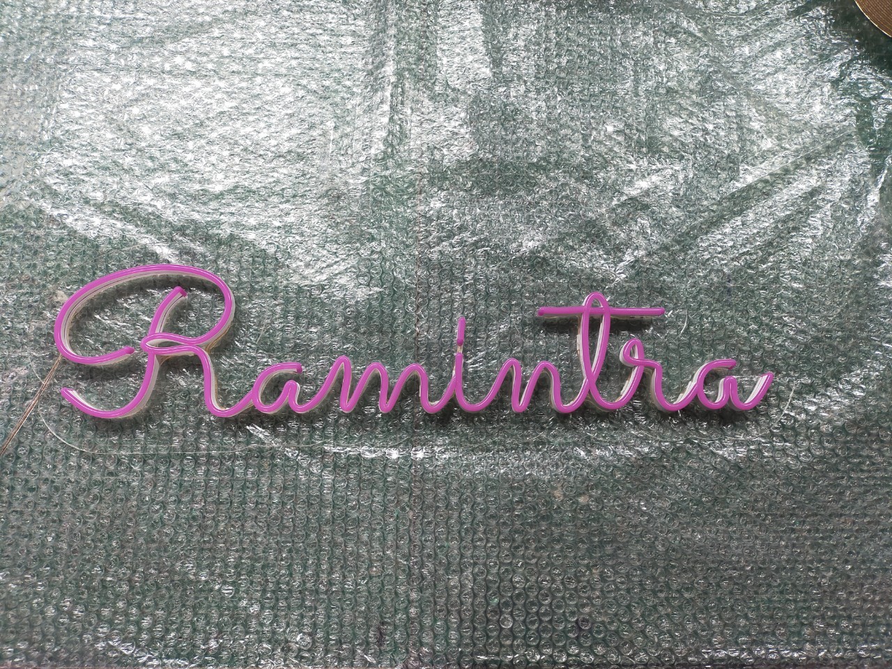 ไฟนีออน เฟค