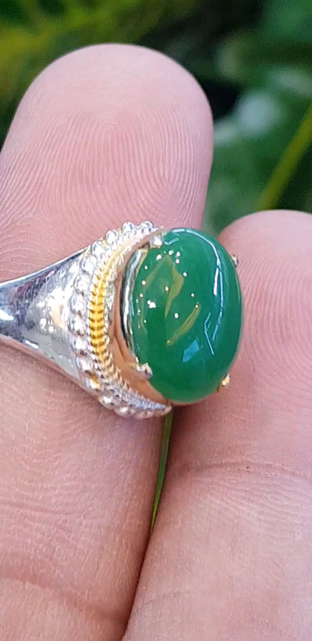 หยก พม่า แท้ Jade แหวนหยก 翡翠戒指 (Jadeite ring) 2.59 กะรัต (Cts.) ดิบ ไม่ผ่านการปรับปรุง (Type A) พม่า (Myanmar)